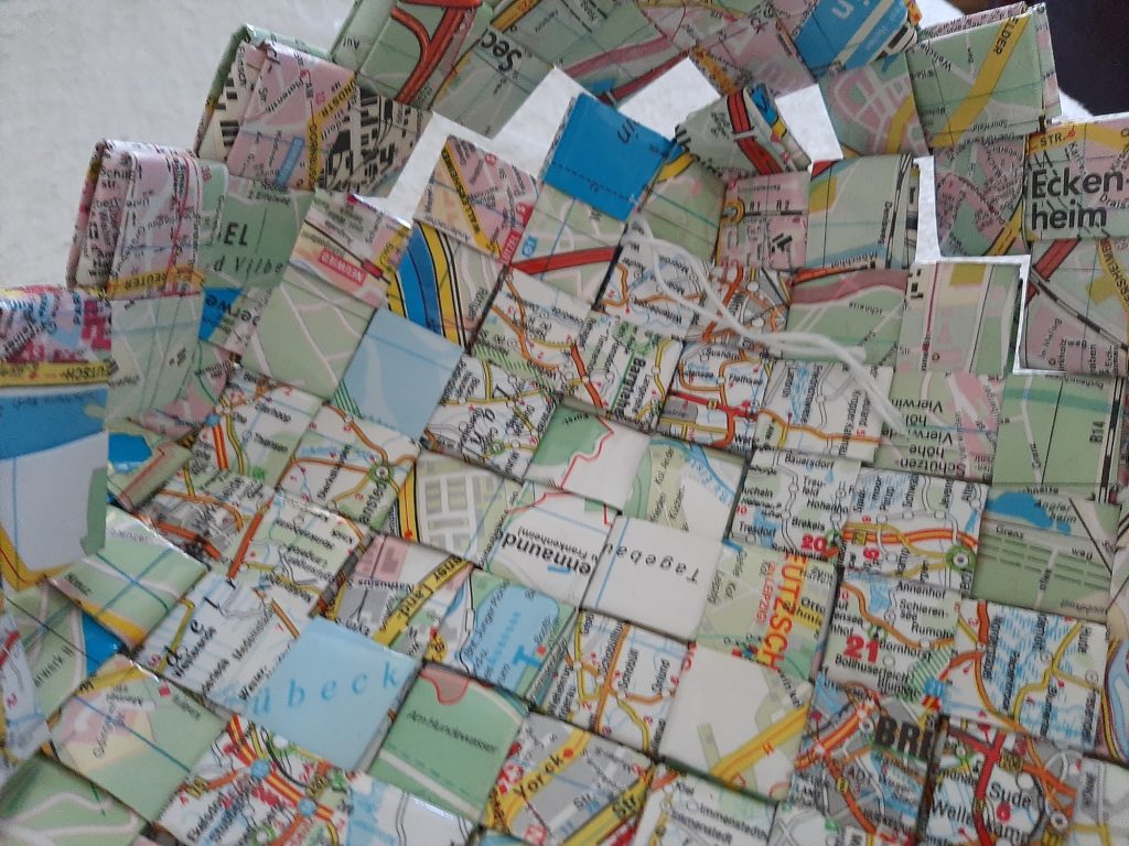 DIY City-Map Purse: sewing the chain rings together