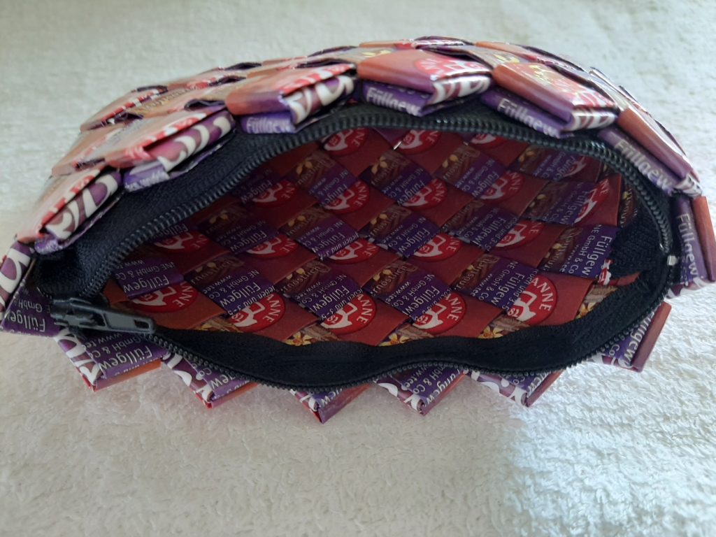 DIY Little Tea Wrapper Bag: sewn in zipper