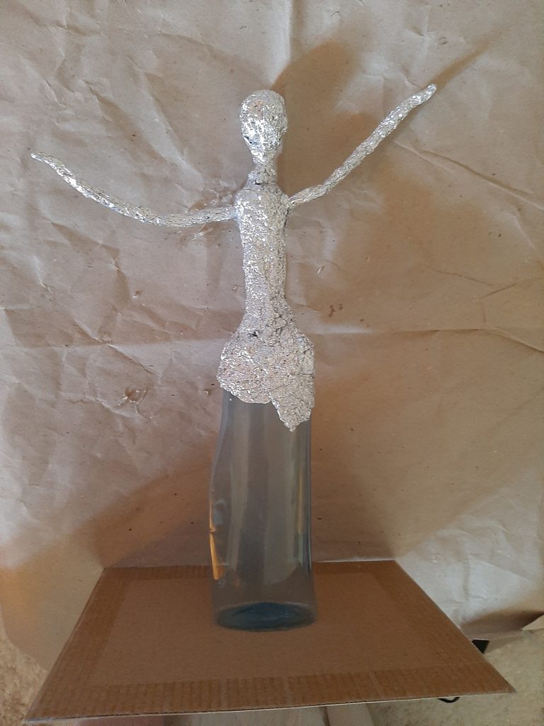 DIY Figurine made of waste plastic bottle: Making the stand