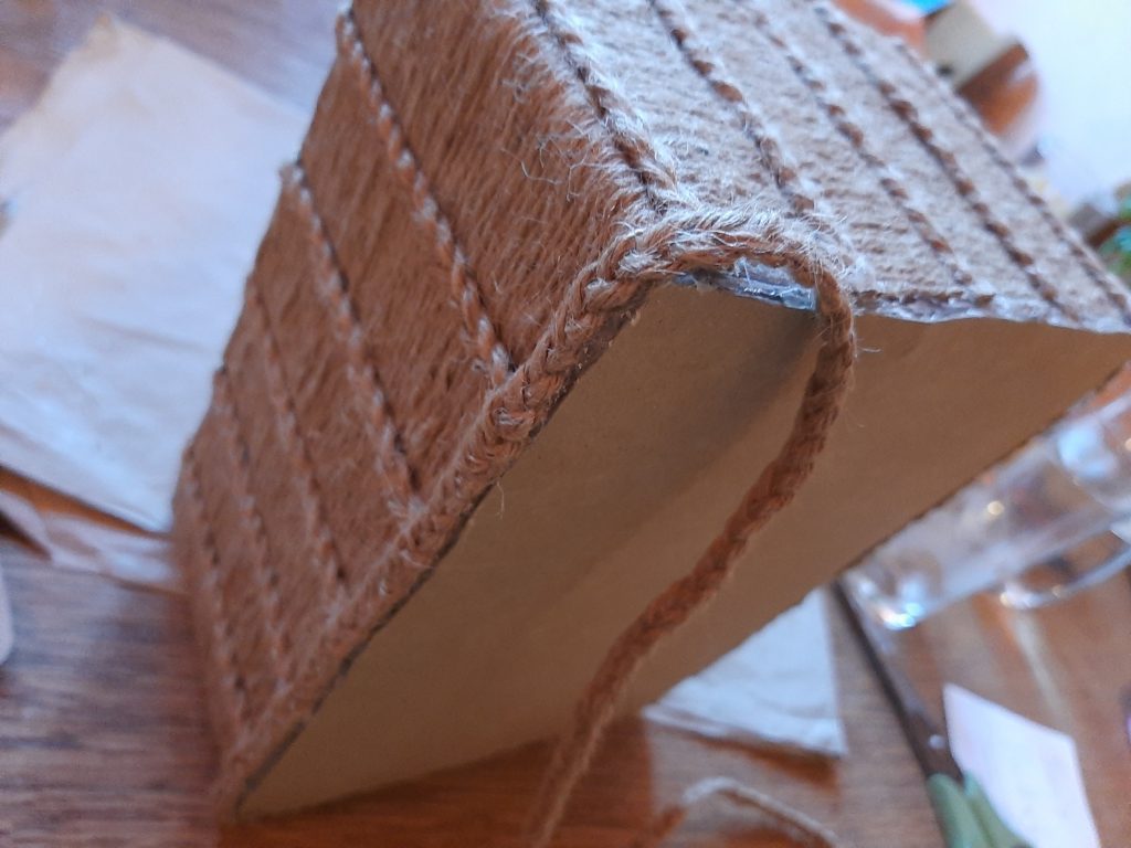 DIY Jute & Paper Rolls Breadbasket